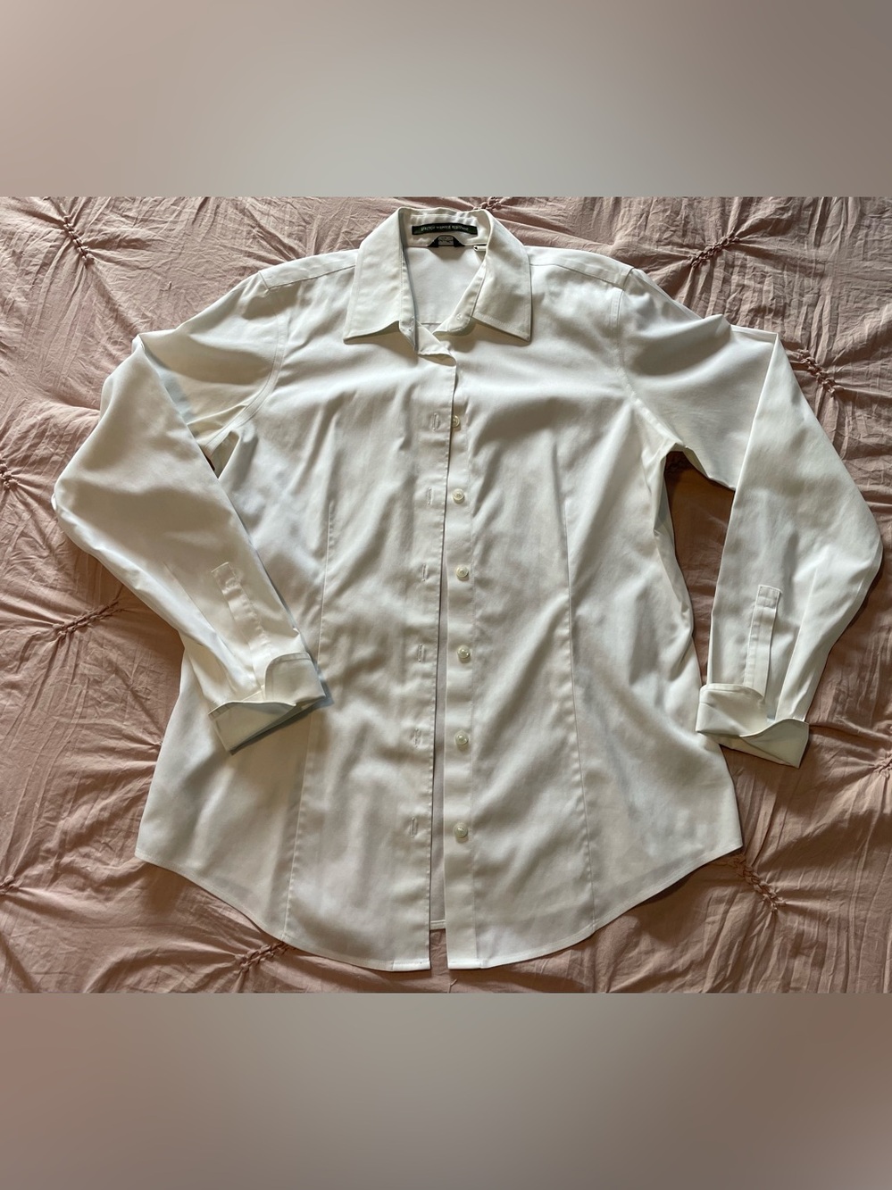 Eddie Bauer Women’s White Long-Sleeve Dress Shirt - With a Sleek Feminine Touch!